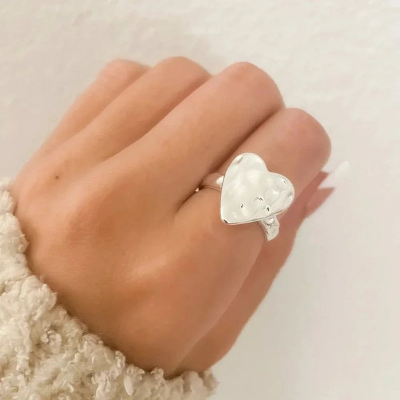 925 Sterling Silver Hammered Ring Heart Ring Chunky Ring Large Statement Ring - Picture 5 of 16
